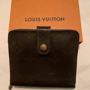 Authentic Louis Vuitton vintage zip wallet